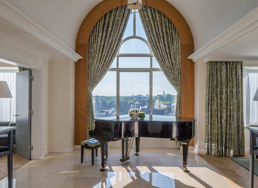 presidential suite piano and view